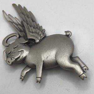 JJ  A flying pig vintage brooch pendant by JJ Jonette Jewelry 80’s